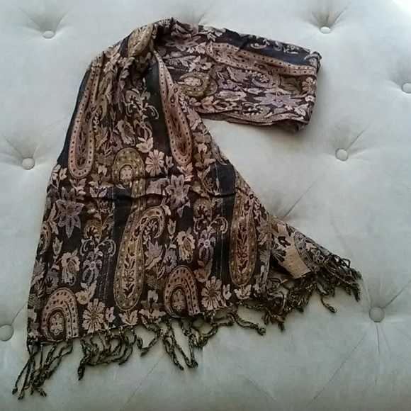Absolutely stunning scarf - Picture 2 of 6